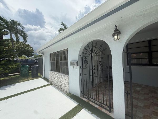 8805 SW 43rd Ter, Miami, FL 33165