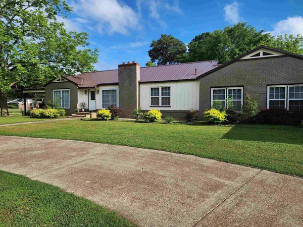 809 W Johnson Street, Nashville, AR 71852