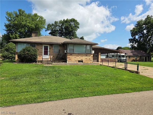 495 Maple Street , Duncan Falls, OH 43734