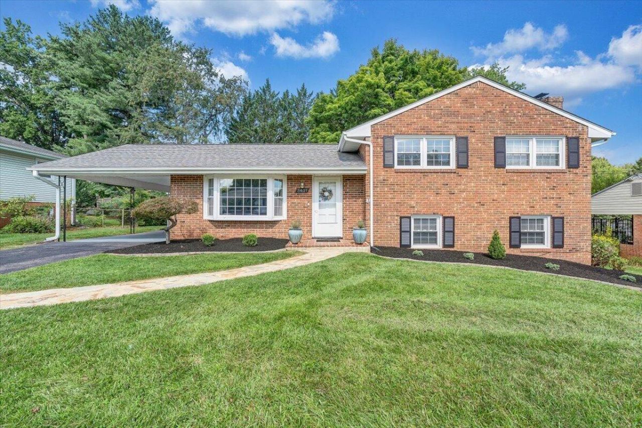 3431 Ashmeade Dr, Roanoke, VA 24018 Main Photo