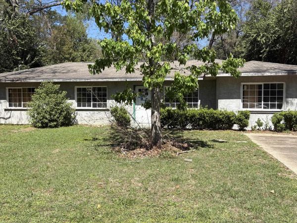 702 APACHE Street , Tallahassee, FL 32301