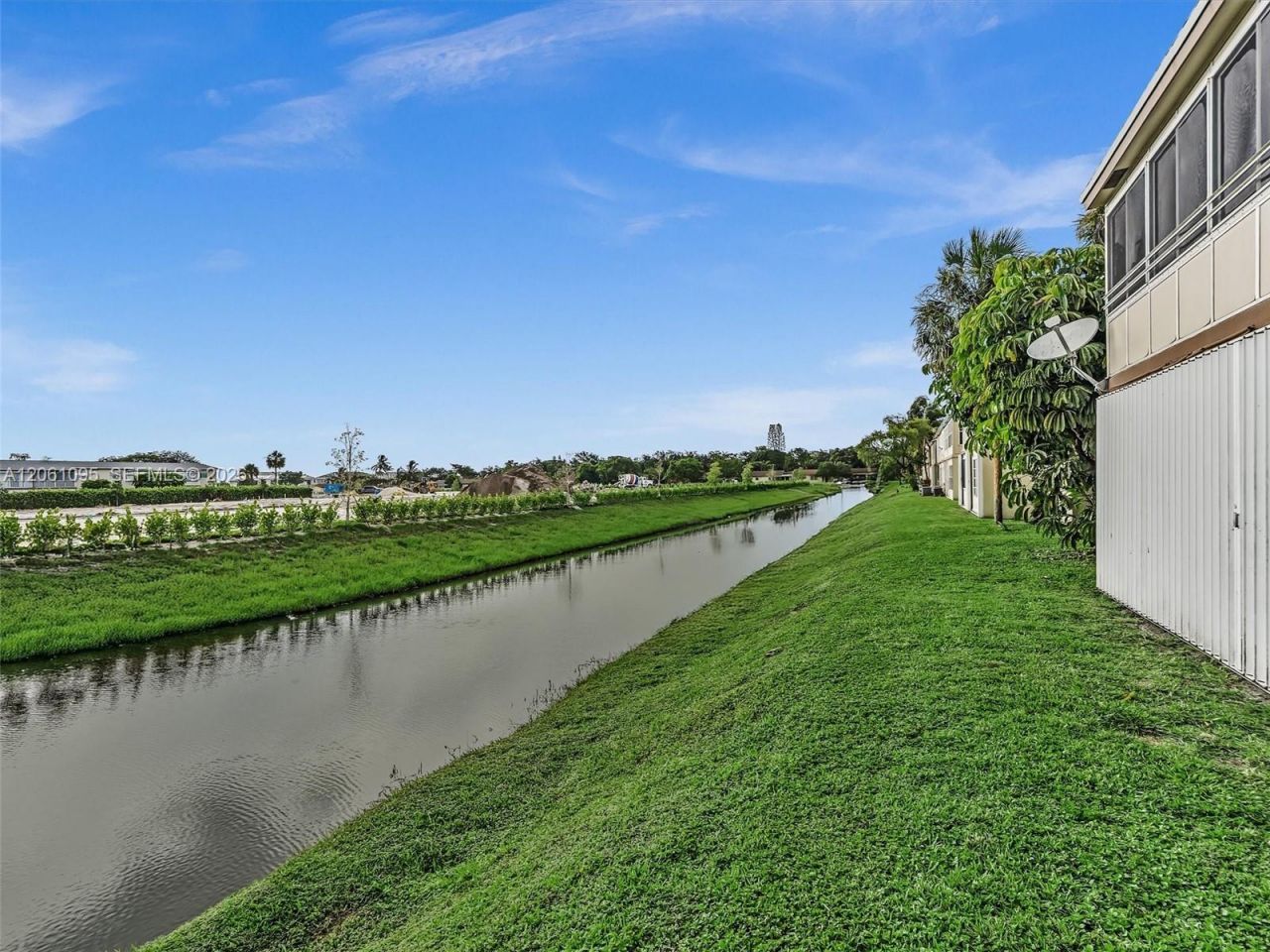 551 NW 76th Ter , Unit 208, Margate, FL 33063 Photo
