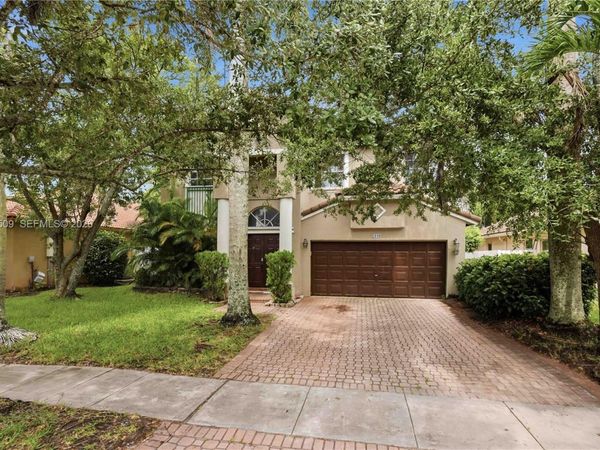1040 NW 185th Ave , Pembroke Pines, FL 33029