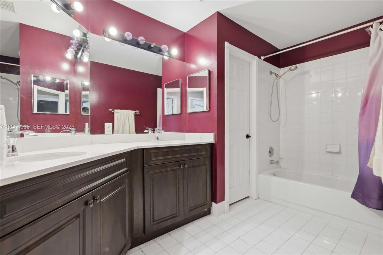 1040 NW 185th Ave , Pembroke Pines, FL 33029 Photo