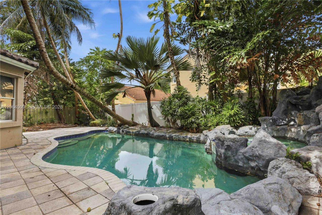 1040 NW 185th Ave , Pembroke Pines, FL 33029 Photo