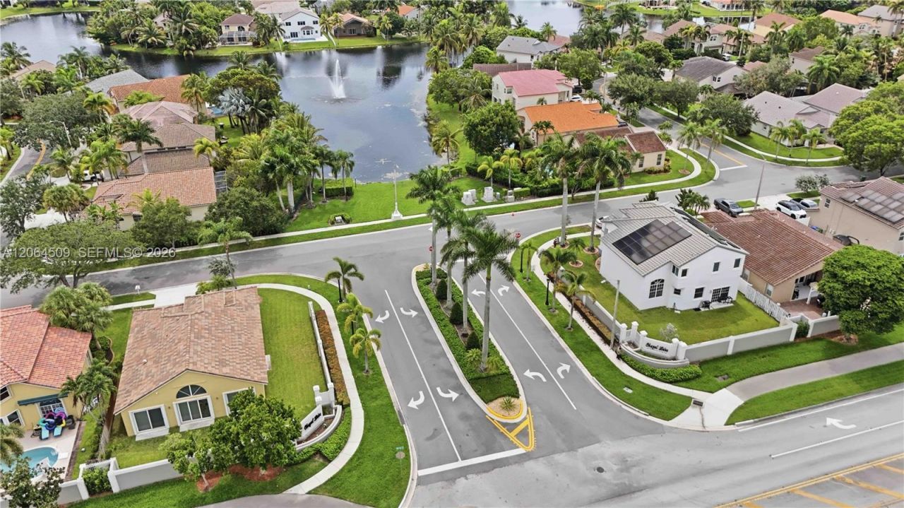 1040 NW 185th Ave , Pembroke Pines, FL 33029 Photo