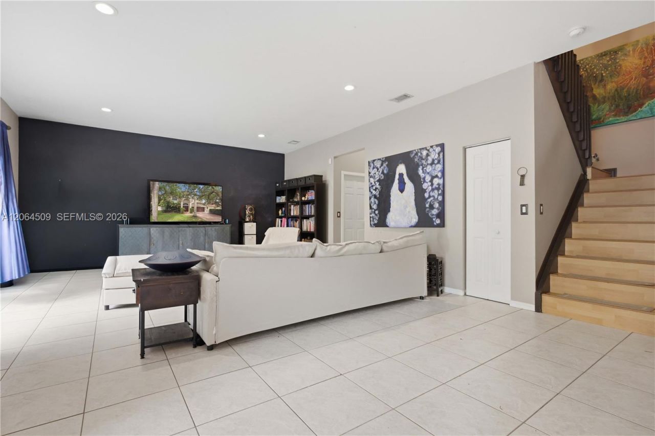 1040 NW 185th Ave , Pembroke Pines, FL 33029 Photo