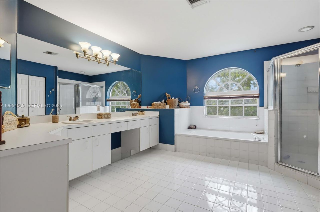 1040 NW 185th Ave , Pembroke Pines, FL 33029 Photo
