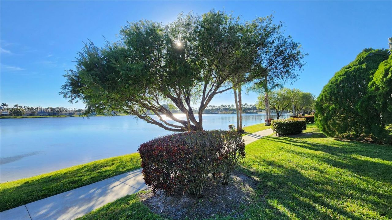 10702 Pelican Dr, Wellington, FL 33414 Photo