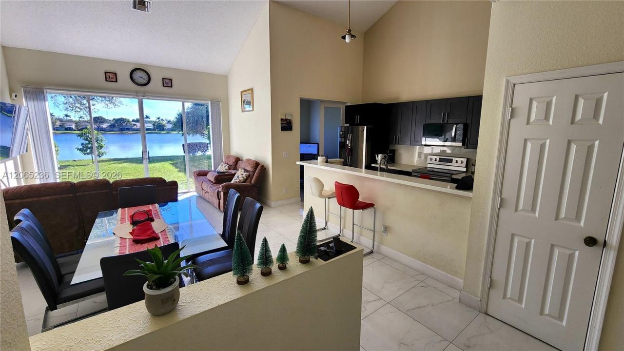 10702 Pelican Dr, Wellington, FL 33414 Photo