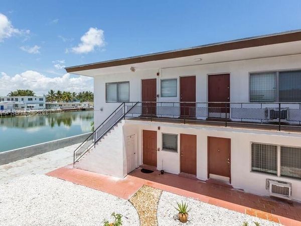 8210 Byron Ave , Miami Beach, FL 33141