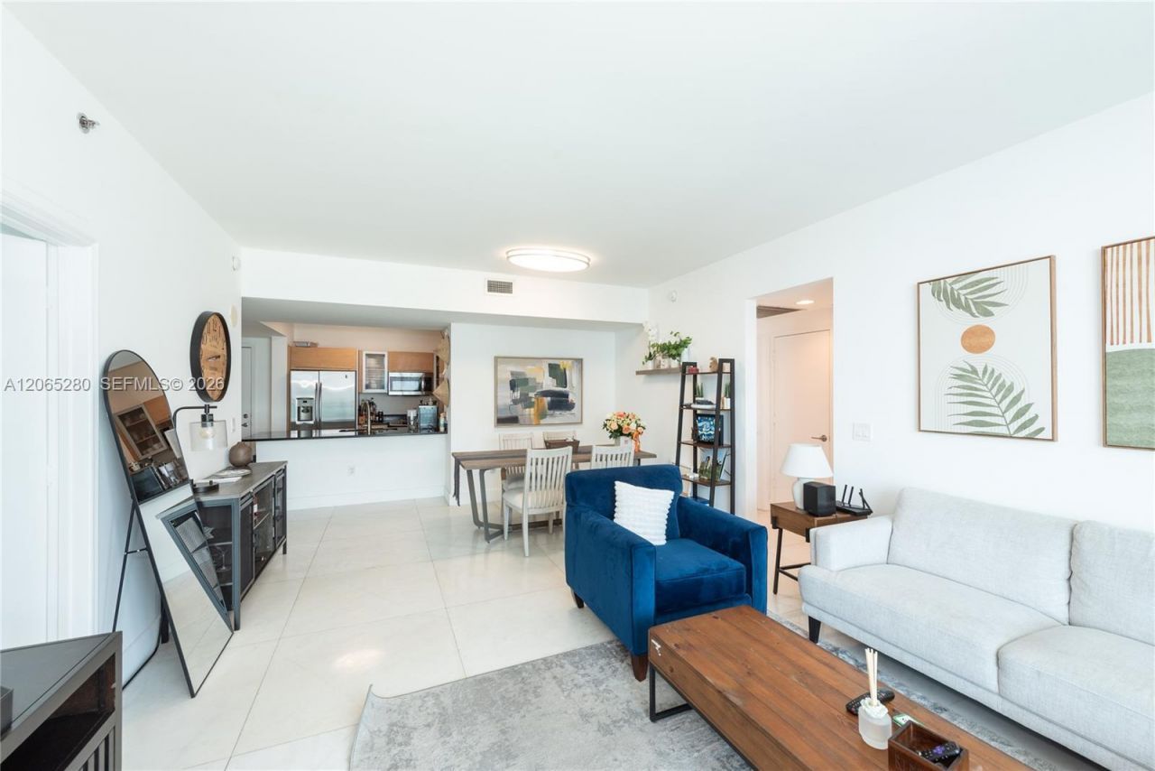 950 Brickell Bay Dr , Unit 3904, Miami, FL 33131 Photo