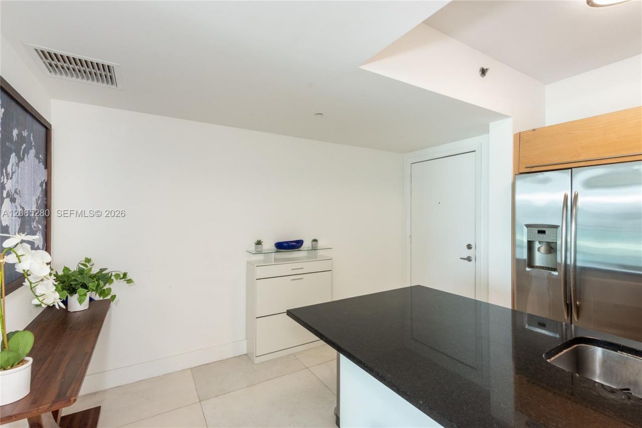 950 Brickell Bay Dr , Unit 3904, Miami, FL 33131 Photo