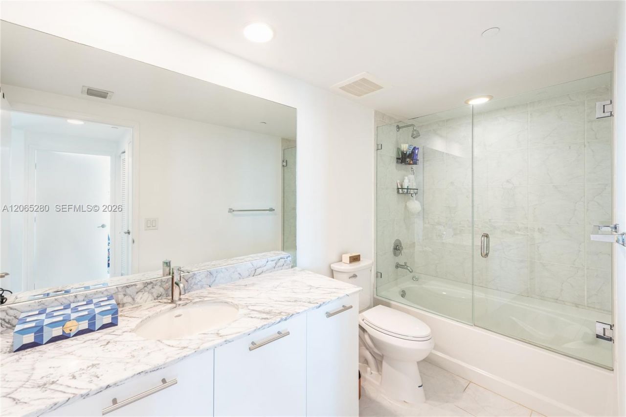 950 Brickell Bay Dr , Unit 3904, Miami, FL 33131 Photo