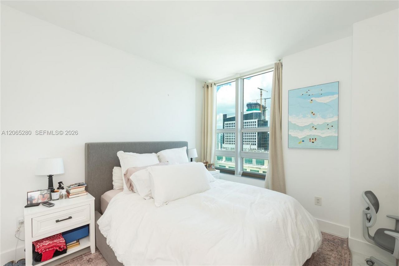950 Brickell Bay Dr , Unit 3904, Miami, FL 33131 Photo