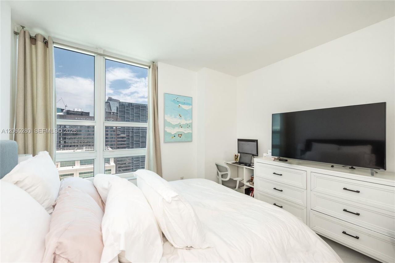 950 Brickell Bay Dr , Unit 3904, Miami, FL 33131 Photo