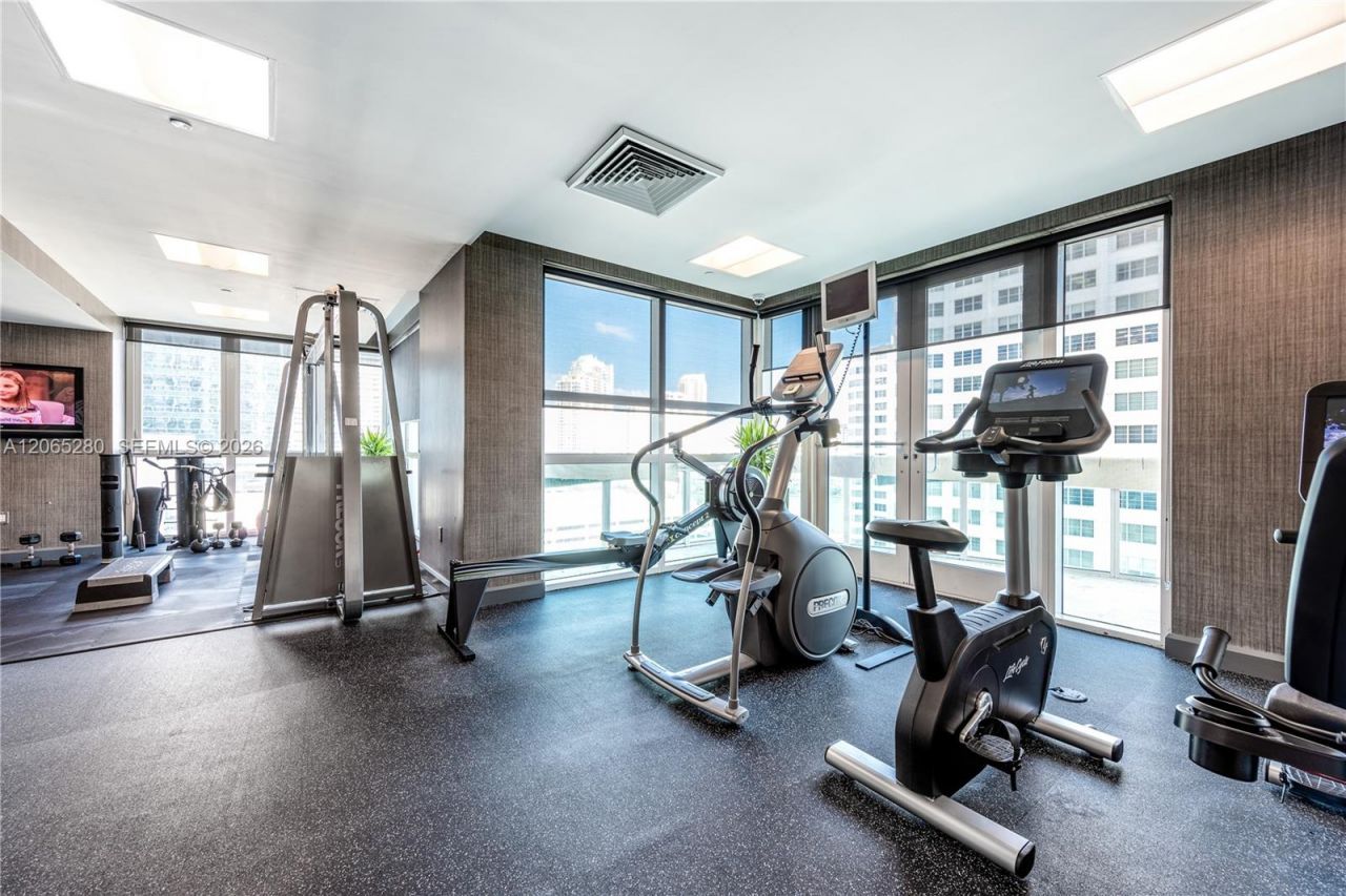 950 Brickell Bay Dr , Unit 3904, Miami, FL 33131 Photo