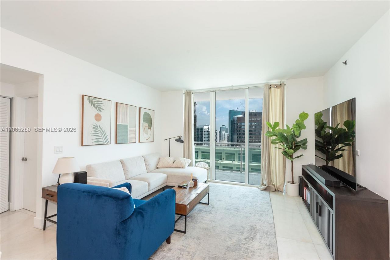 950 Brickell Bay Dr , Unit 3904, Miami, FL 33131 Photo
