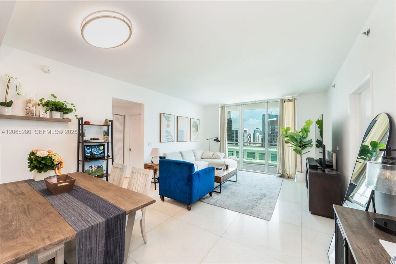 950 Brickell Bay Dr , Unit 3904, Miami, FL 33131 Photo