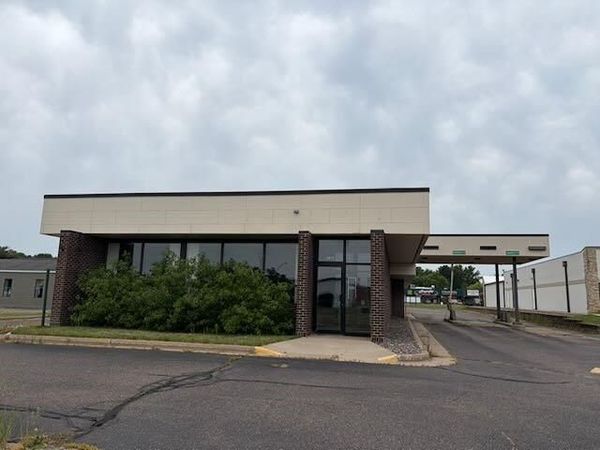 2812 Mall Drive, Eau Claire, WI 54701