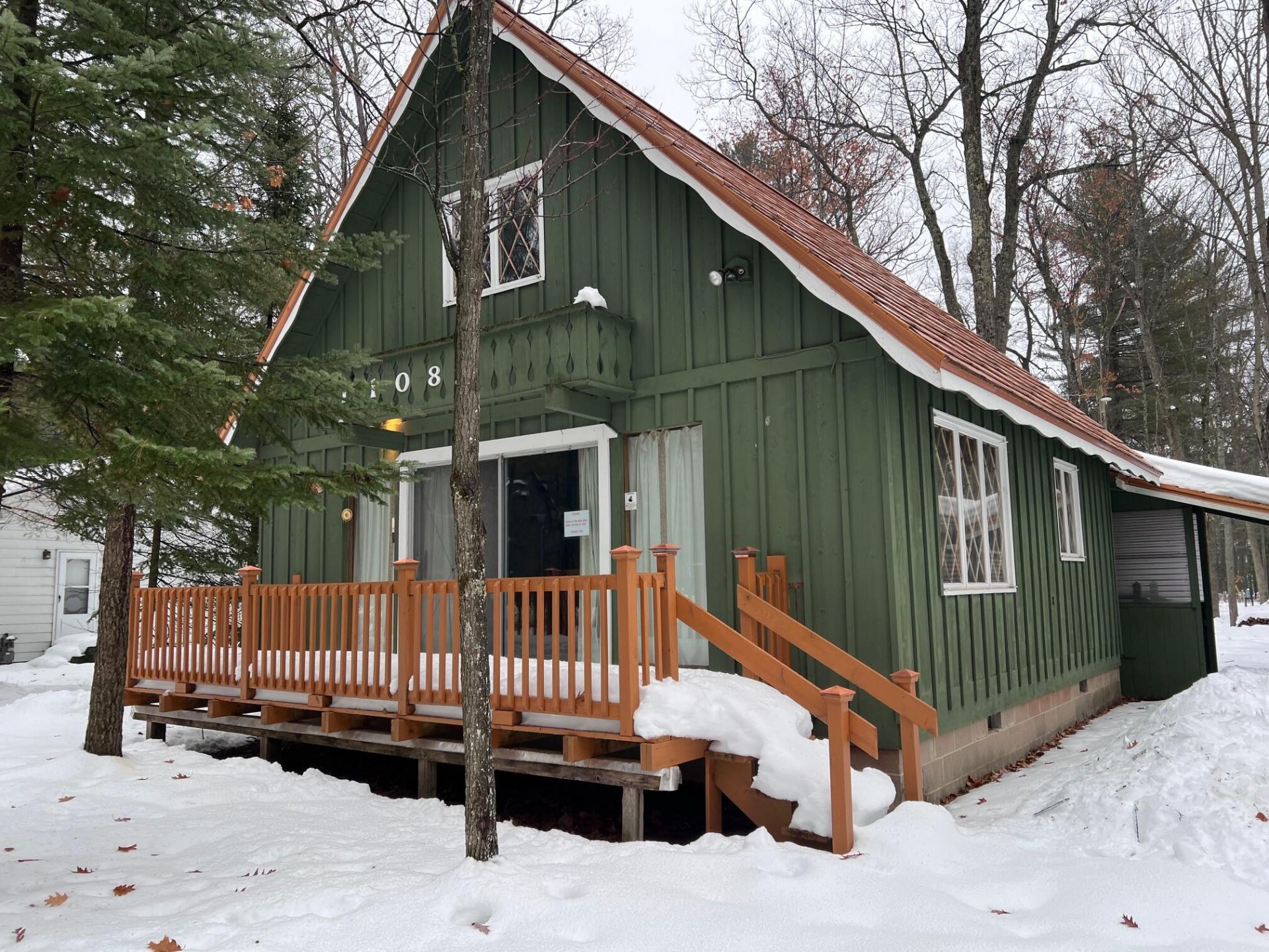 11088 W Higgins Lake Drive, Roscommon, MI 48653 Main Photo