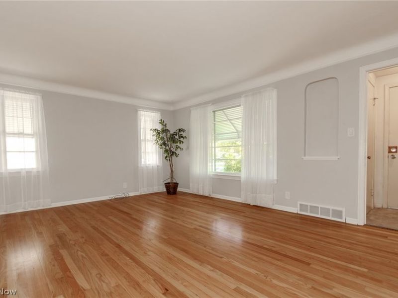 1752 Brainard Road, Lyndhurst, OH 44124 Photo 2