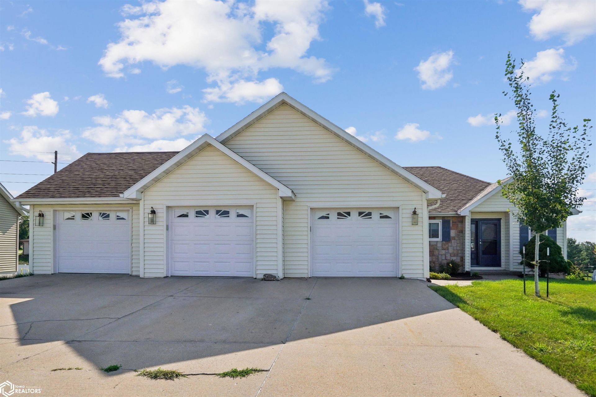 2626 S 8th Street, Marshalltown, IA 50158 Main Photo