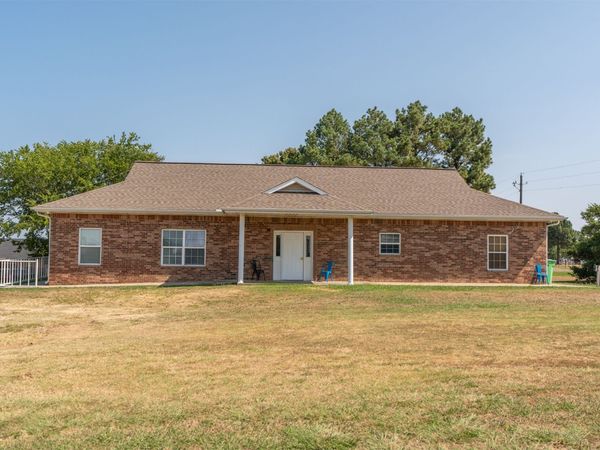 4 W Hillcrest Way , Okemah, OK 74859
