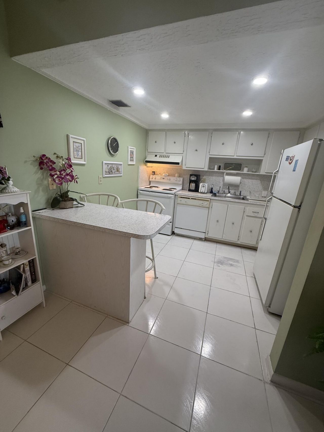 407 Greenbrier A, West Palm Beach, FL 33417 Photo