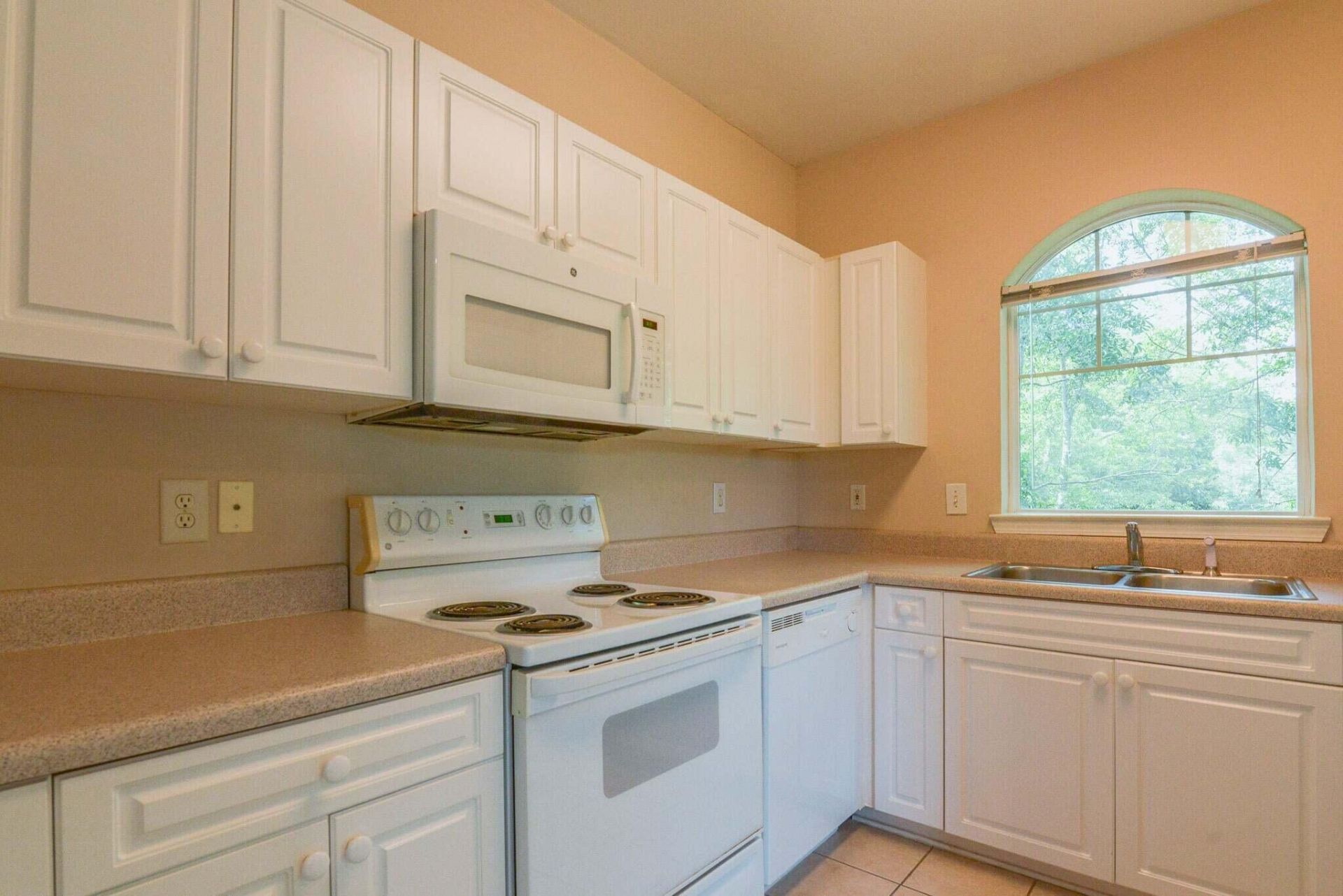 1035 Telfair Way Photo 9
