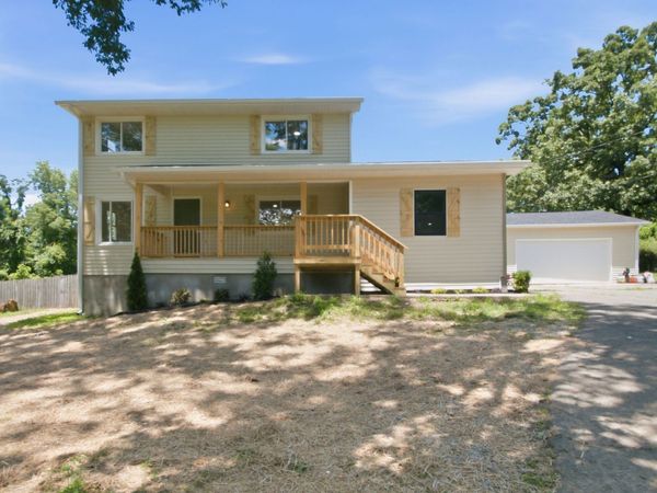 550 Central Ave , White Bluff, TN 37187