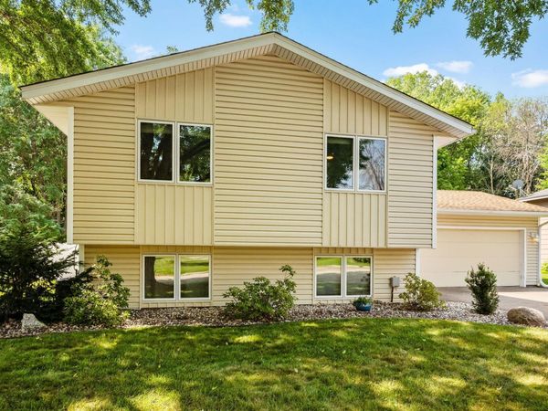 717 Dresden Drive, Chaska, MN 55318