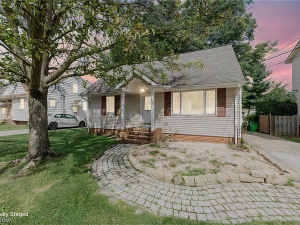 112 Arlington Circle , Wickliffe, OH 44092