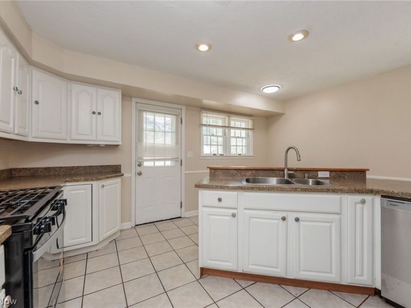 112 Arlington Circle , Wickliffe, OH 44092 Photo 11