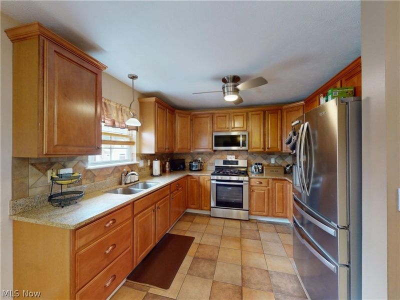 2147 Tucks Track Drive, Cleveland, OH 44102 Photo 12