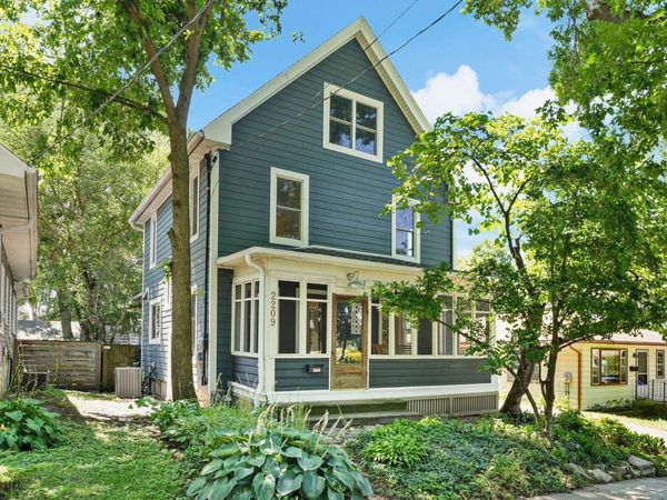 2209 Oakridge Avenue, Madison, WI 53704