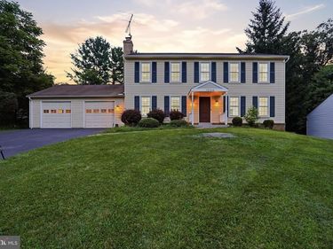 10166 YORKTOWN WAY, GREAT FALLS, VA 22066