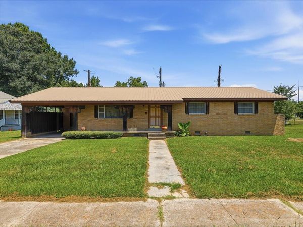 107 W Bell Ave., Mendenhall, MS 39114