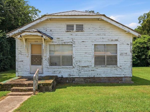 104 W Bell Ave., Mendenhall, MS 39114
