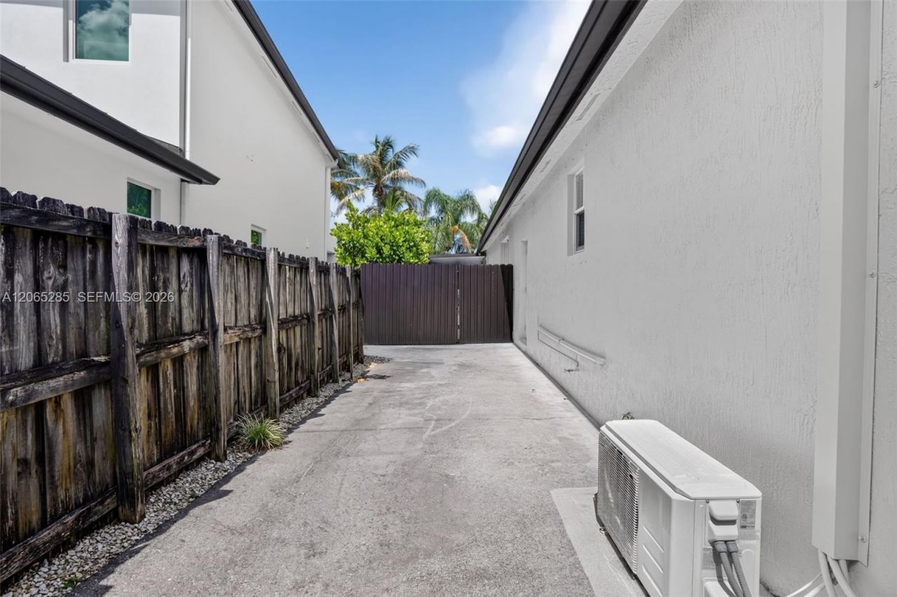 1458 SW 150th Ave, Miami, FL 33194 Photo