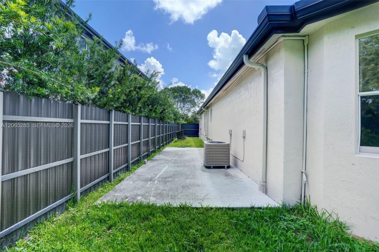 1458 SW 150th Ave, Miami, FL 33194 Photo