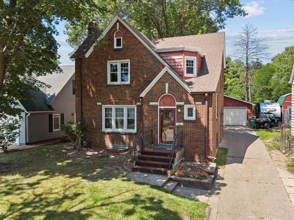 806 N 4th Street , Clinton, IA 52732