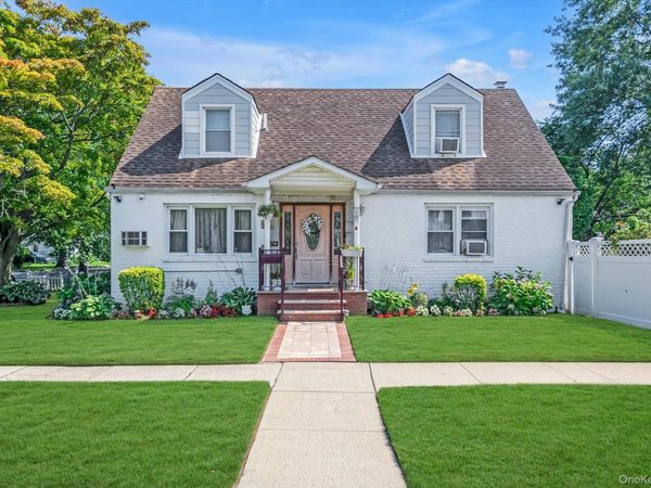 276 85th Avenue, Floral Park, NY 11001