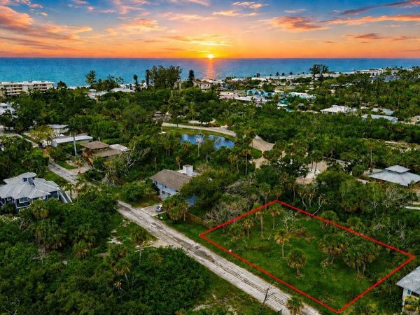 561 GULF BAY ROAD, LONGBOAT KEY, FL 34228