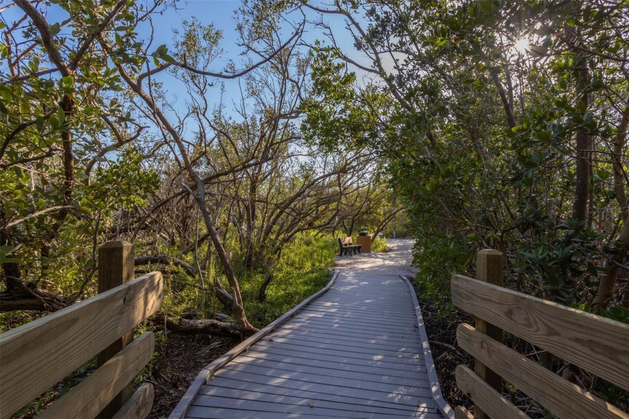 561 Gulf Bay Road, Longboat Key, FL 34228 Photo