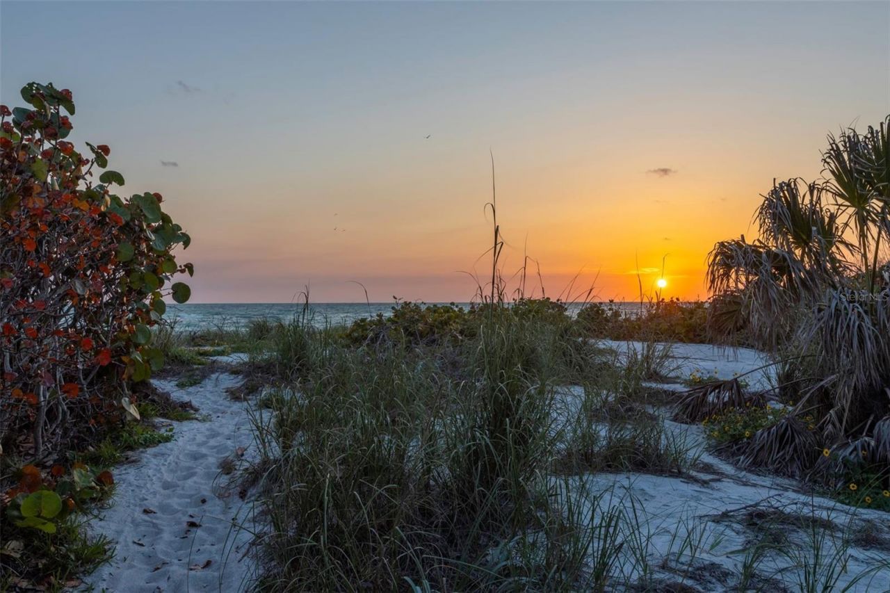 561 Gulf Bay Road, Longboat Key, FL 34228 Photo
