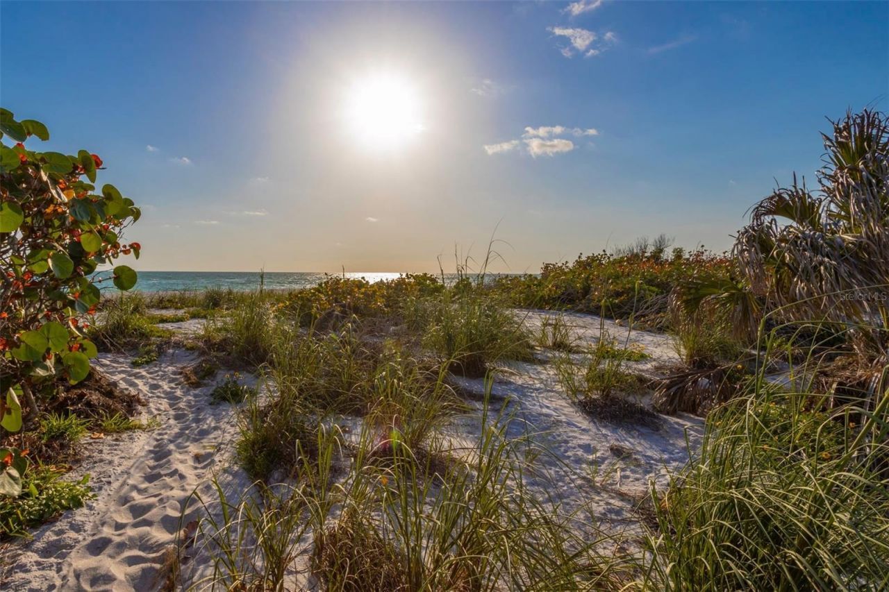 561 Gulf Bay Road, Longboat Key, FL 34228 Photo