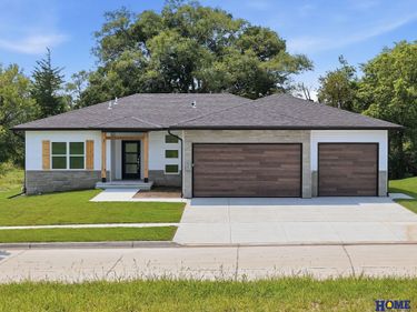8121 Kallum Drive, Lincoln, NE 68516