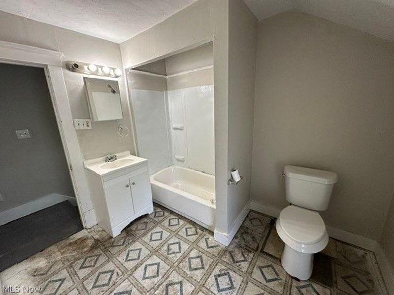 319 W 18th Street, Lorain, OH 44052 Photo 11