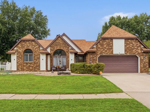 3707 77th Street Court, Moline, IL 61265